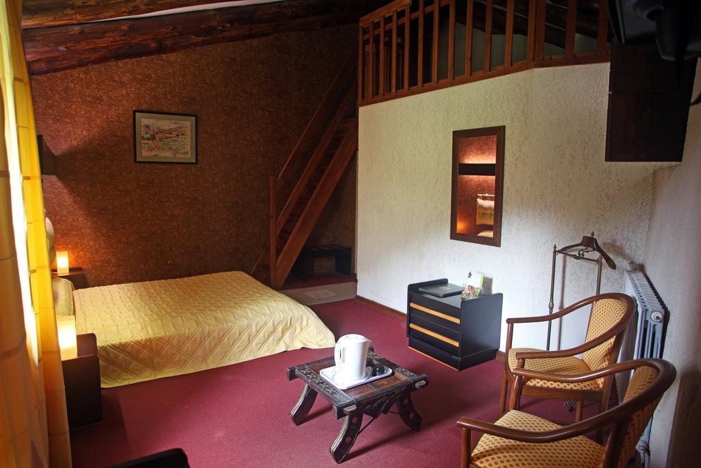 Logis Hotel Restaurant Auberge Du Peras Saint-Jean-du-Gard Room photo