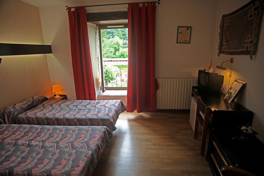 Logis Hotel Restaurant Auberge Du Peras Saint-Jean-du-Gard Room photo